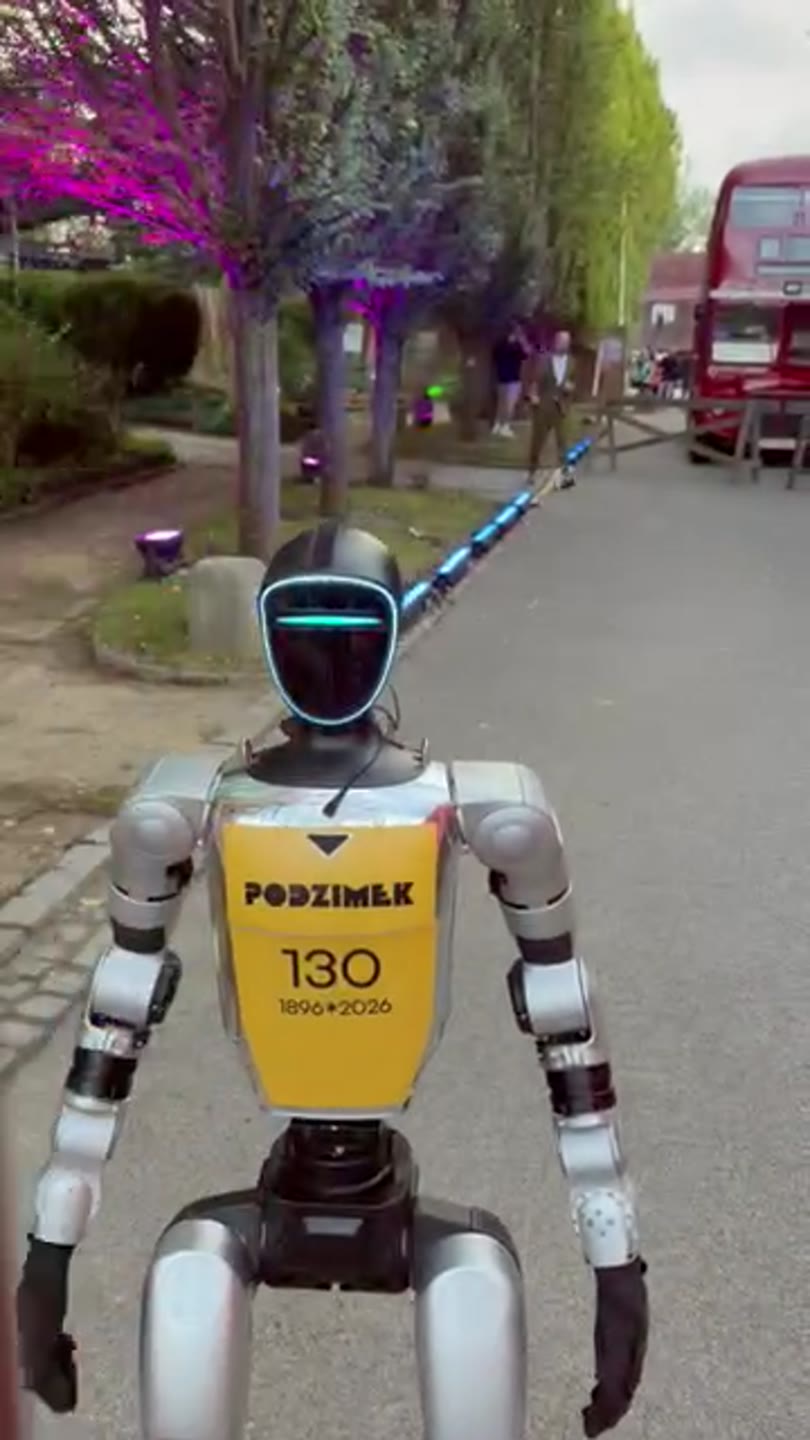 Podzimek 130 años — el robot R.U.D.A. en dos celebraciones de aniversario de la empresa constructora en Třešť