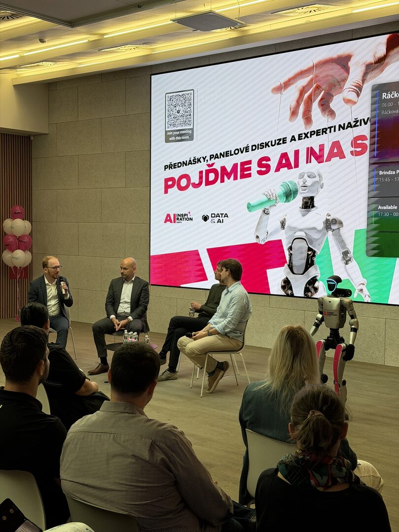 Tři humanoidi na konferencích T-Mobile v Bratislavě a v Praze